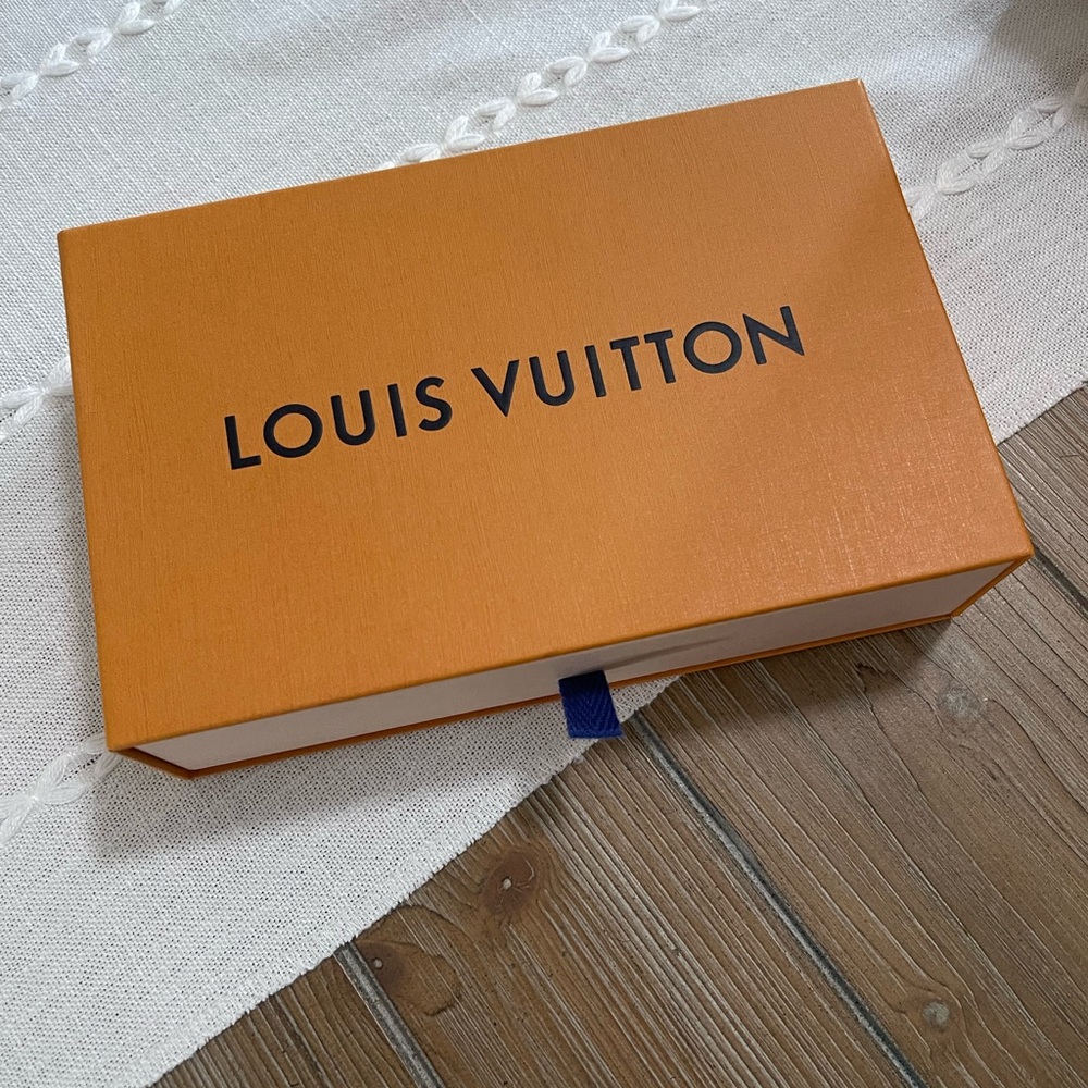 Louis Vuitton
Sarah wallet - Picture 2 of 7